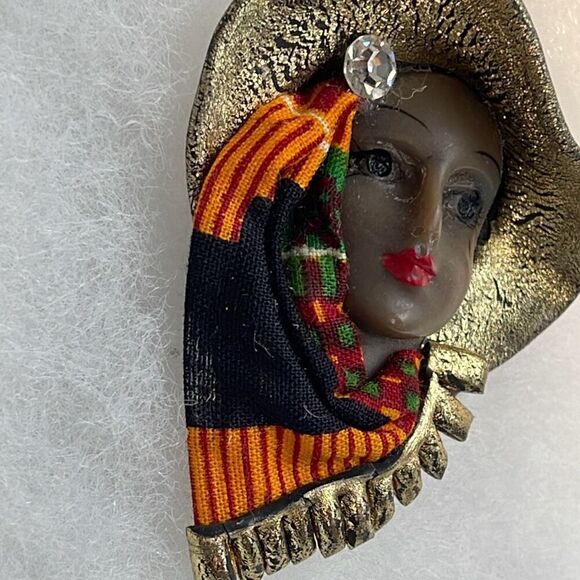 Vintage 80’s elegant lady brooch sun hat and scarf. - Picture 3 of 7